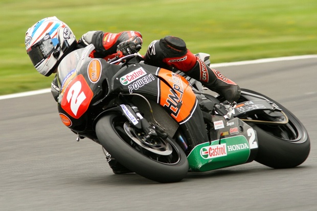 Steve Plater on his way to second place at Oulton Park (Dean Owen)